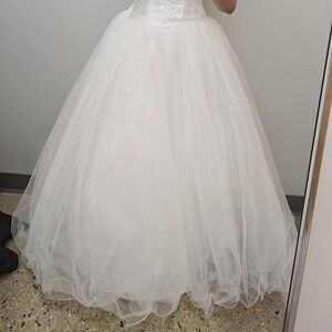 Elegant White Tulle Skirt